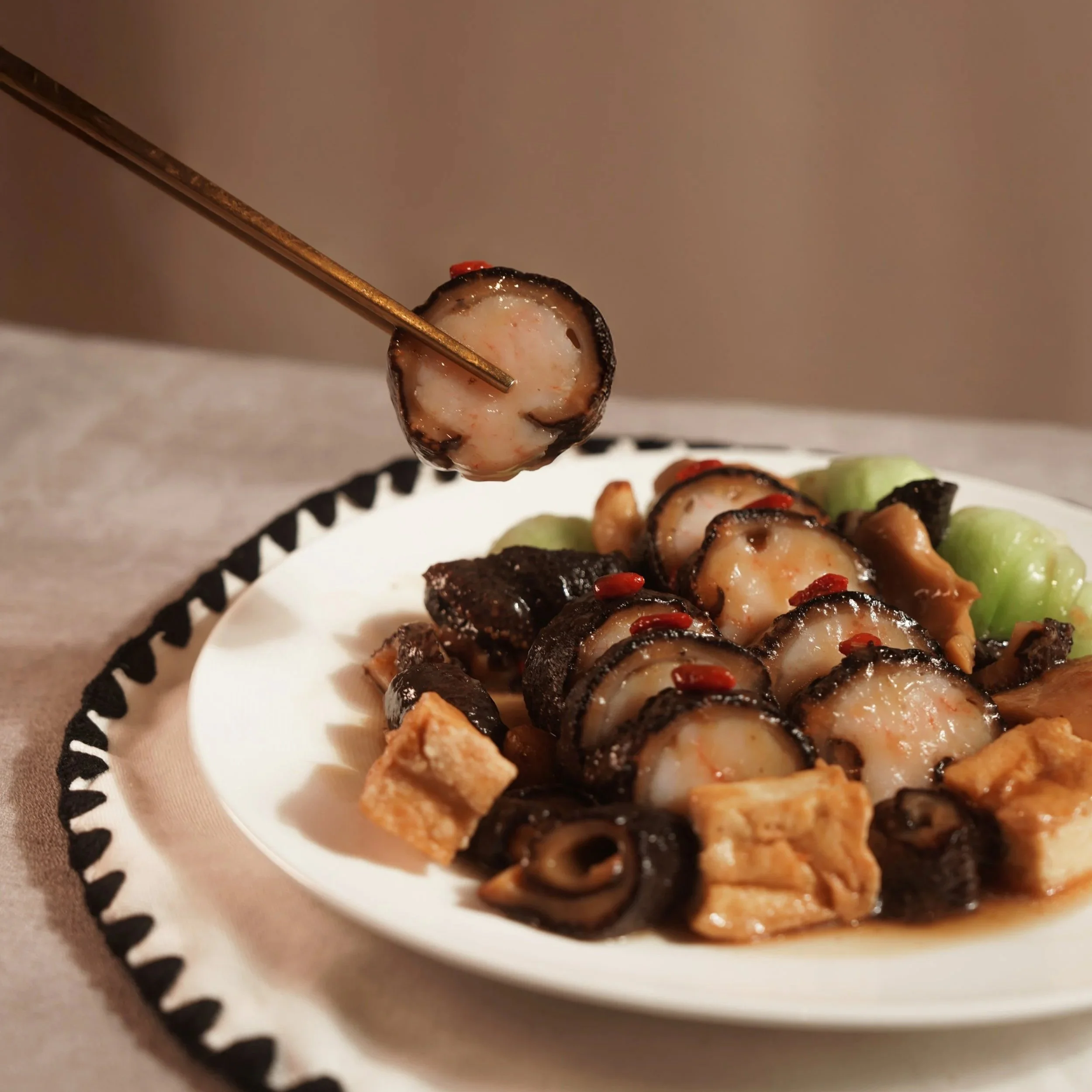 Braised+Seasonal+Vegetables+with+Sea+Cucumber+and+Sliced+Whelk+%E6%B5%B7%E5%8F%83%E8%9E%BA%E7%89%87%E6%89%92%E6%99%82%E8%94%AC+02.jpg