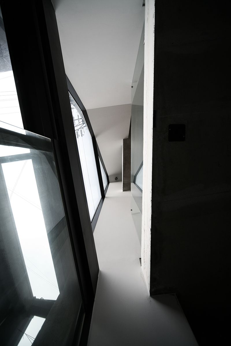 07-inside-entrance01.png