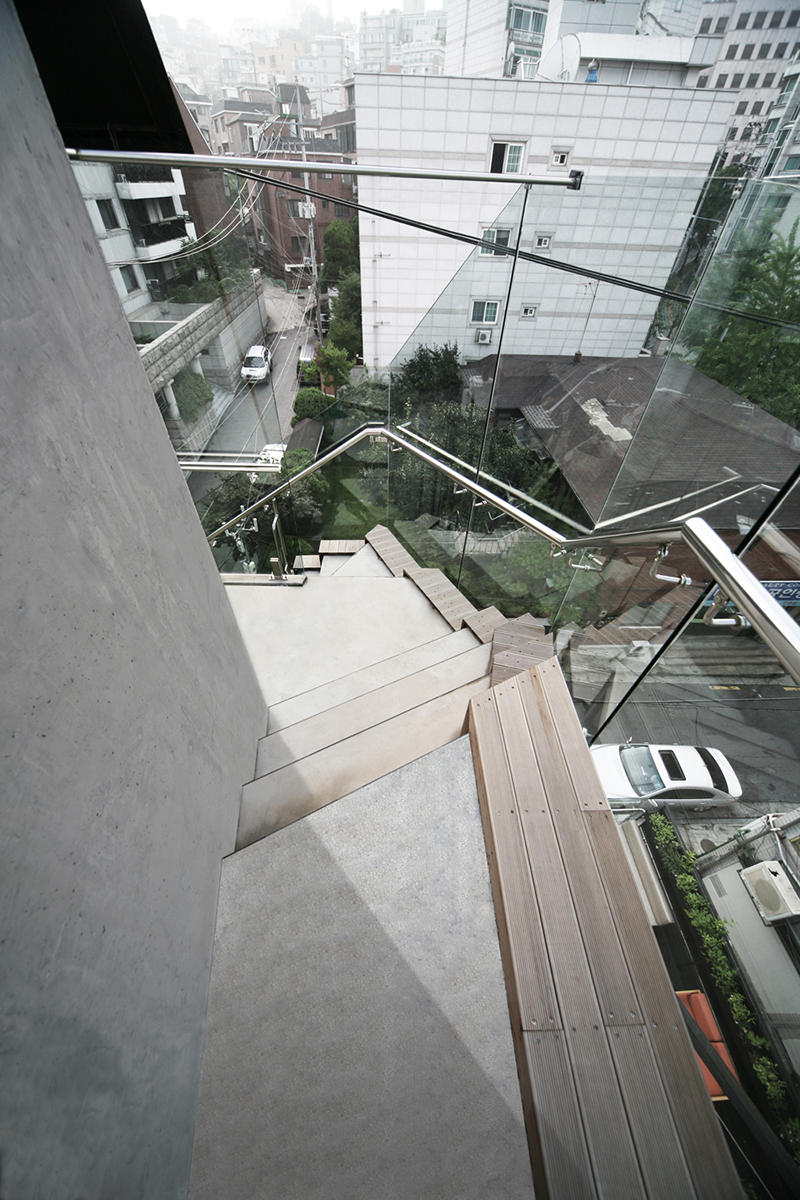 Photo-05-outside-steps.png