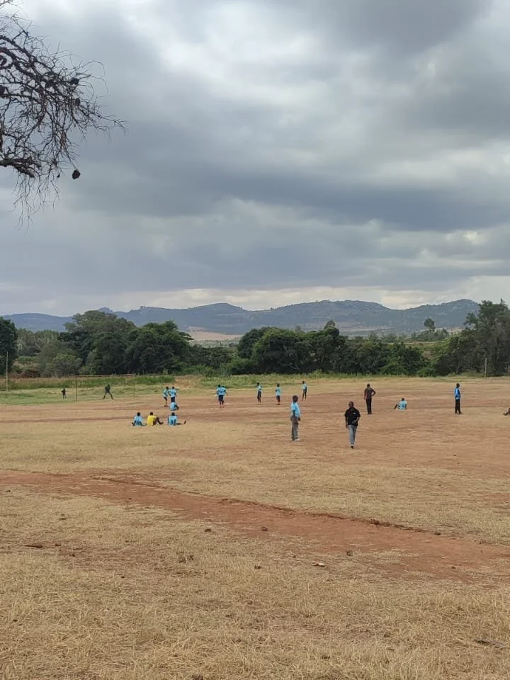 The Safari Series sponsors local football team