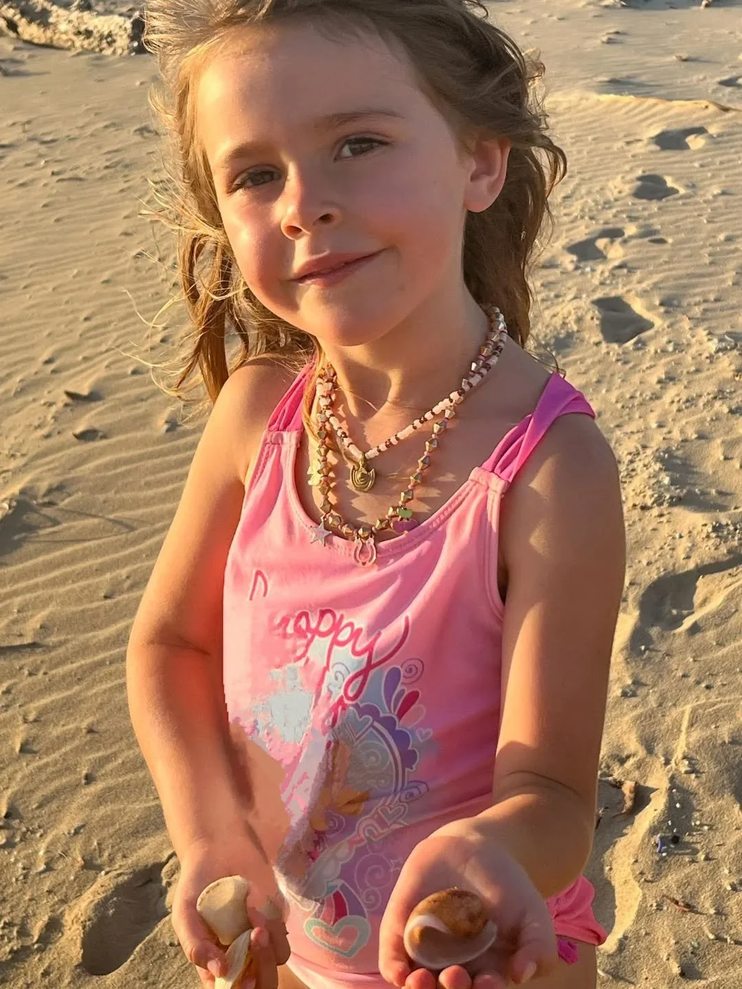 🎶🐚 She sells sea shells on the sea shore 🐚 🎶 Our beach is full of beautiful shells to find and collect, just remember to leave them where you found them - ready for crab to find a new home. 

#ChuchungiHouse #Lamu #beachhouse #tropical #Kenya #co
