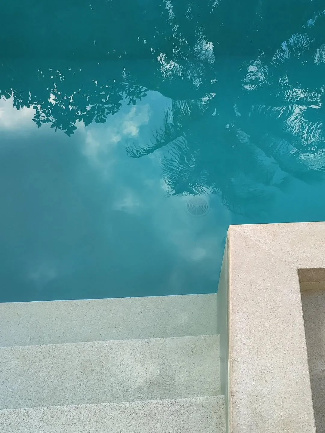 🌴 The cool waters of our swimming pool are calling you... 🌴 - with its reflections, you should be seeing your face in water too! 

📸 @kathrynhough1 

#ChuchungiHouse #Lamu #beachhouse #tropical #Kenya #coastal #beach #safari #travelgram #TheSafari