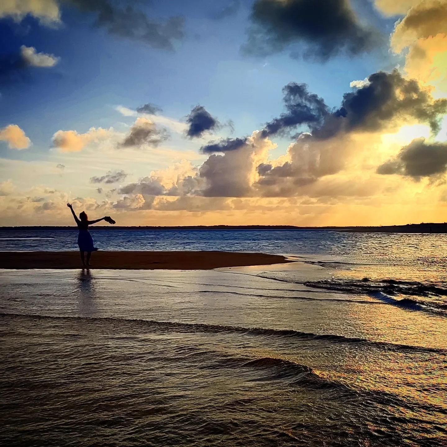 Wave 👋🏽🌊 goodbye to your stress and worries, and say hello to a perfect beach holiday on Lamu island. Rest, relax and recoup in the warm waters outside of the house... 

This guest, visiting from Germany 🇩🇪 with friends, spent her time with us w