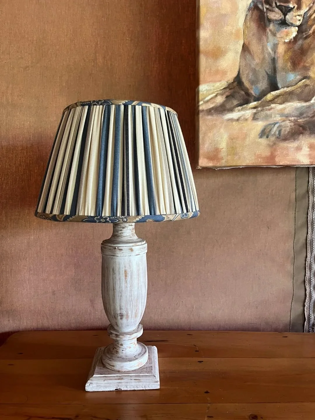 Our mess tent got an upgrade in the form of these super cute little lampshades, made to match our vibe, by the talented and local artist @sandolivedesigns ❤️. 

Along with the woodburning stove, these lamps make sure the mess tent feels super cosy at