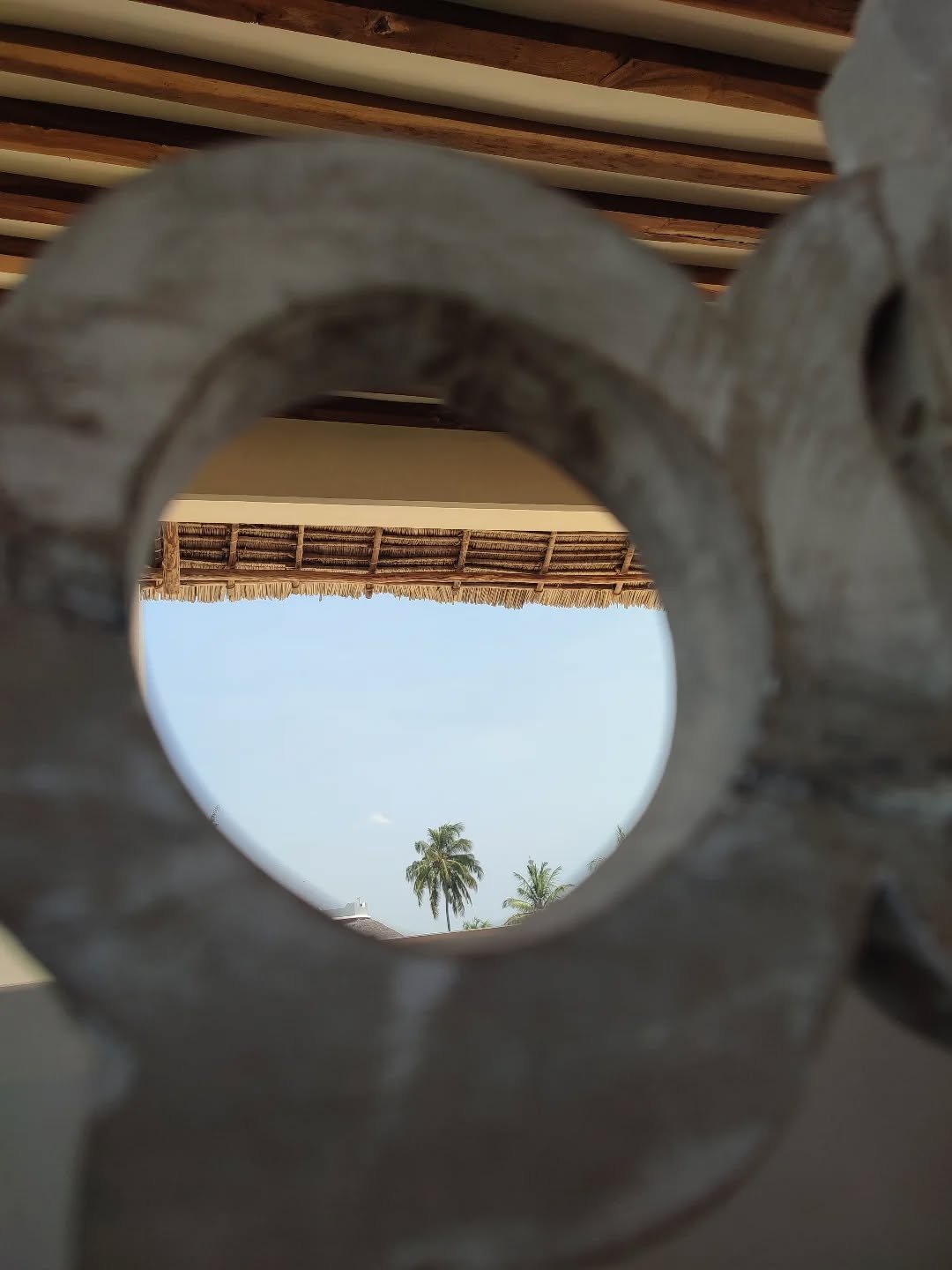 It's all in the detail 💙. Our beach house is made up of special design, secret spots and beautiful moments; it's the best place to come to unwind and enjoy noticing the little things in life 🌴. 

📸 @vanessa_macmahon 

#ChuchungiHouse #Lamu #beachh