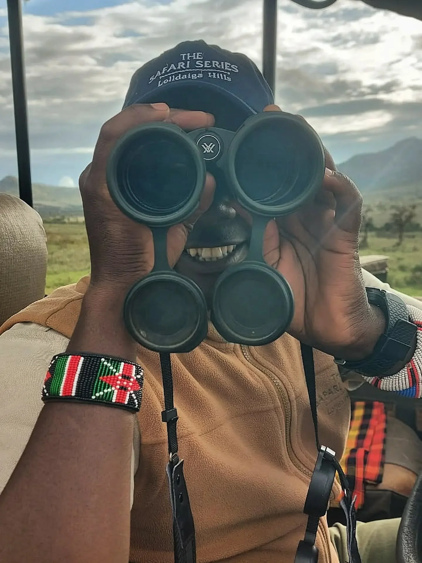 🔎 Spotted! 🔍 Over and over, our guests are amazed by the eyesight of our guides! 
'But how did he see that?' 
'It was over 2km away!'
'A brown lion lying in brown grass!' 

Every so often, they need the help of a pair of binoculars - but only to co