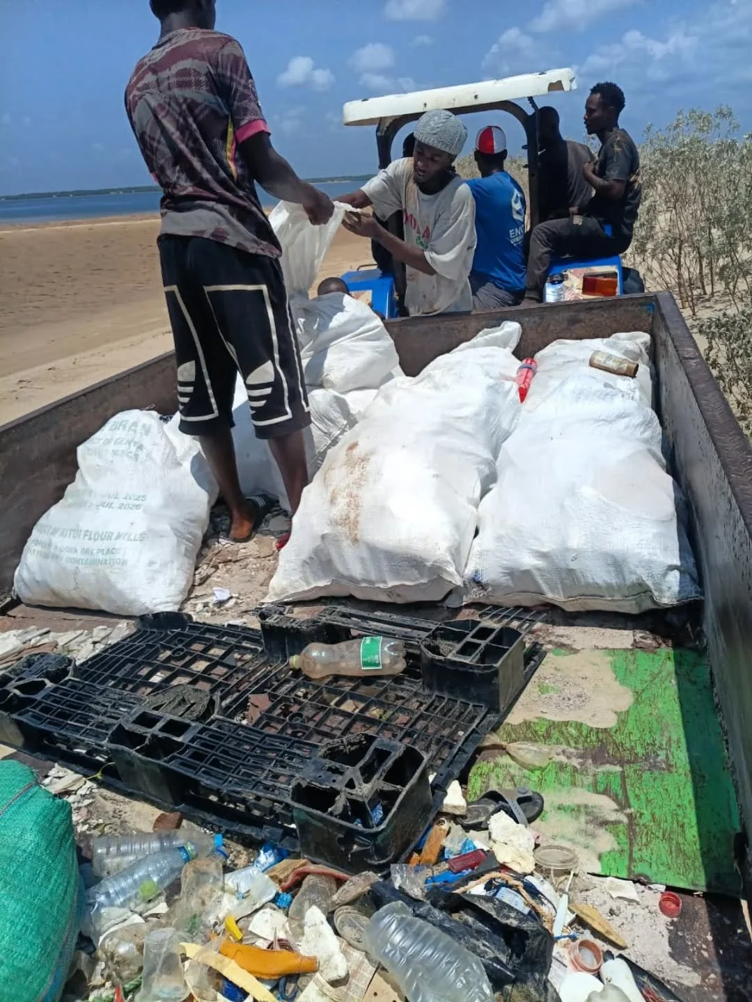 Last impact starts now - even when it's relentless, like plastic washing up on our beaches 🌊. 

That's why we partner with @lamuenvironment and use our guest's conservation fees to make real, lasting change to these pristine ocean landscapes. 

Lamu