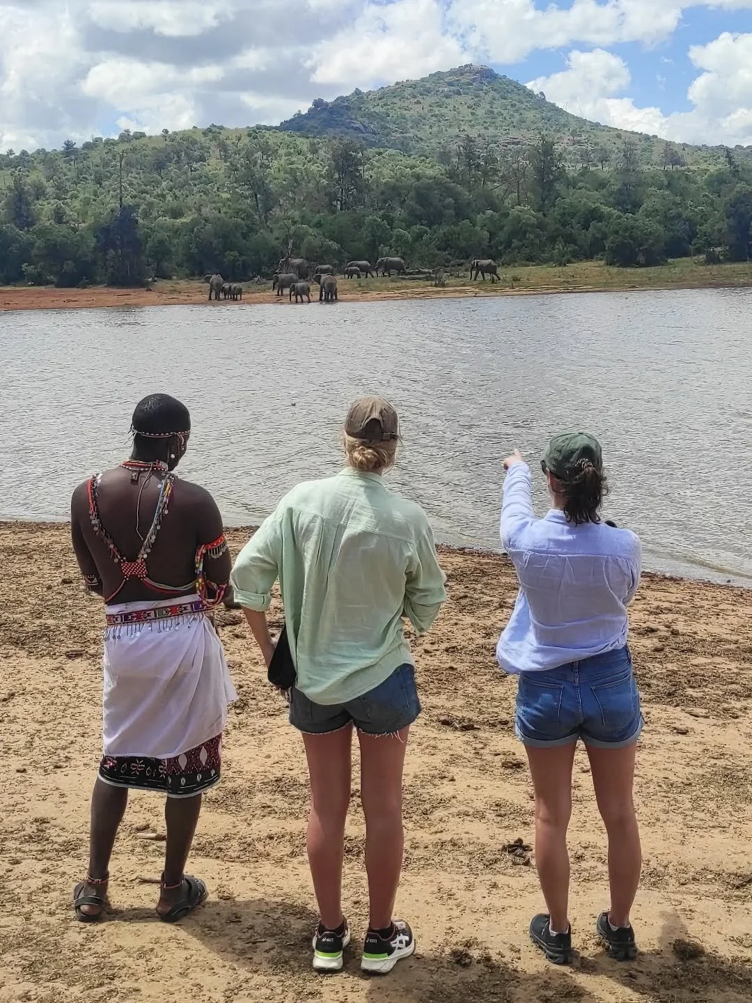 Those heavy looking clouds aren't stopping anyone from having fun 🌦️ - while rainy season is beginning here in Kenya, there is still plenty of fun to be had and the thundery storms make for atmospheric afternoons. 

During April &amp; May, making th