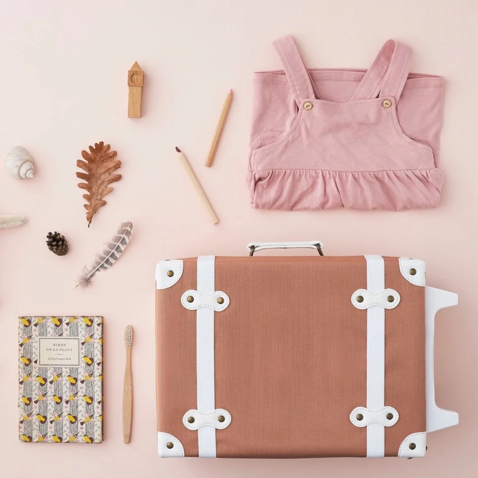 OE-SEEYA%2BSuitcase%2BPink%2BFlatlay-medium.jpg