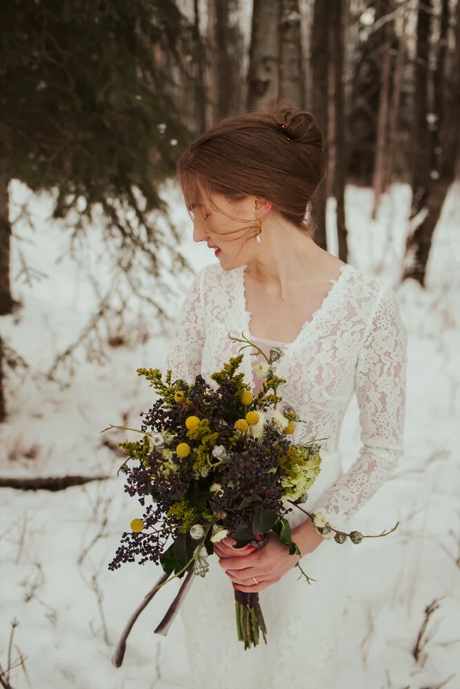 bridal-portraits-of-winter-elopement-in-alaska