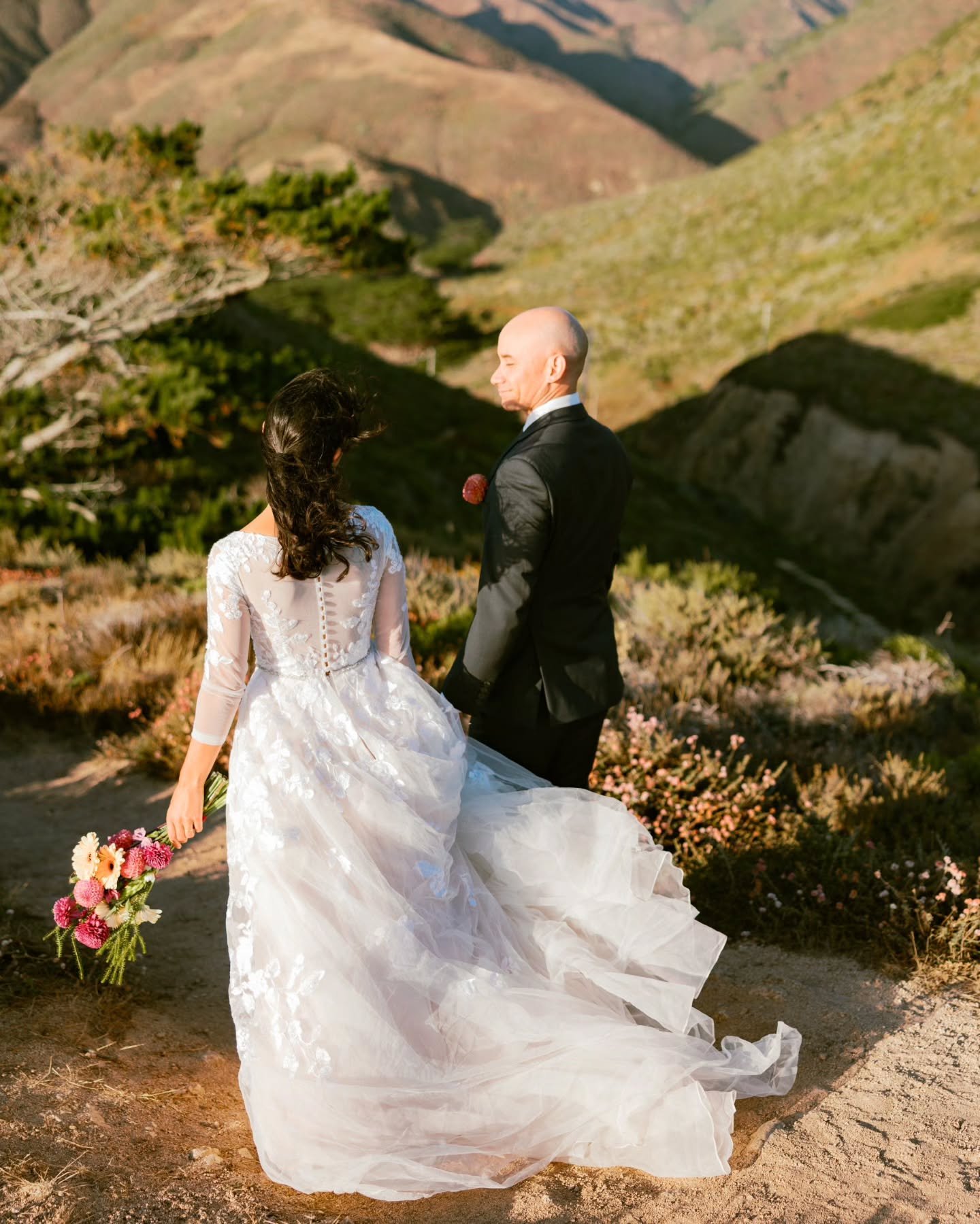 Still can't get over this epic landscape!

Big Sur is just the dreamiest place to elope. Hope to see you out here ;)
