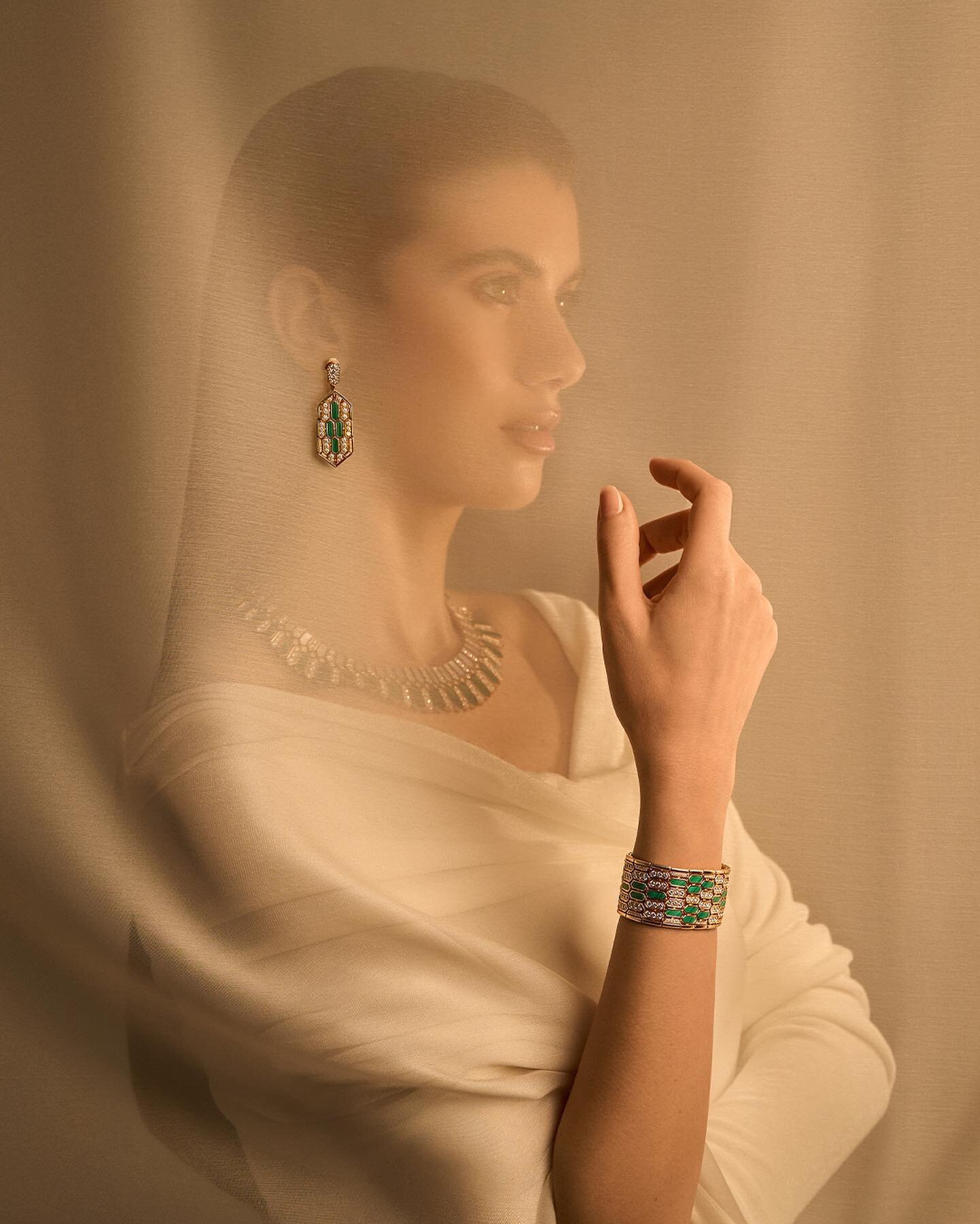 Timeless elegance meets modern sophistication and allure with our latest campaign for the 2023 Doha Watch and Jewellery Exhibition in Qatar.

Tribe X was commissioned to develop a regional, multi-lingual campaign that celebrated the beauty and crafts