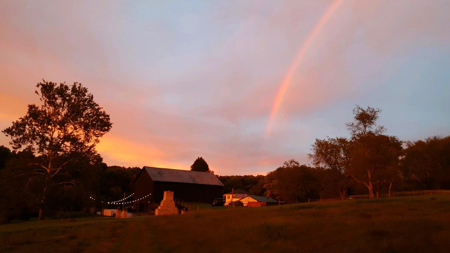 What a sunset (and lucky 🌈) for yesterday&rsquo;s newlyweds 💕💕