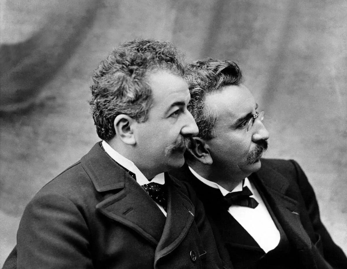 Portrait-freres-Lumiere-Copyright-Collection-Institut-Lumiere-e1603385721596.jpg