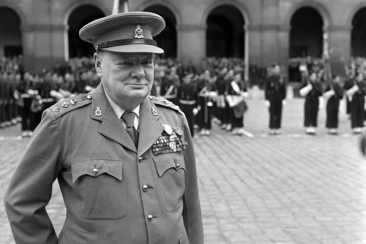 1508435-winston-churchill-le-10-mai-1947-a-paris.jpg