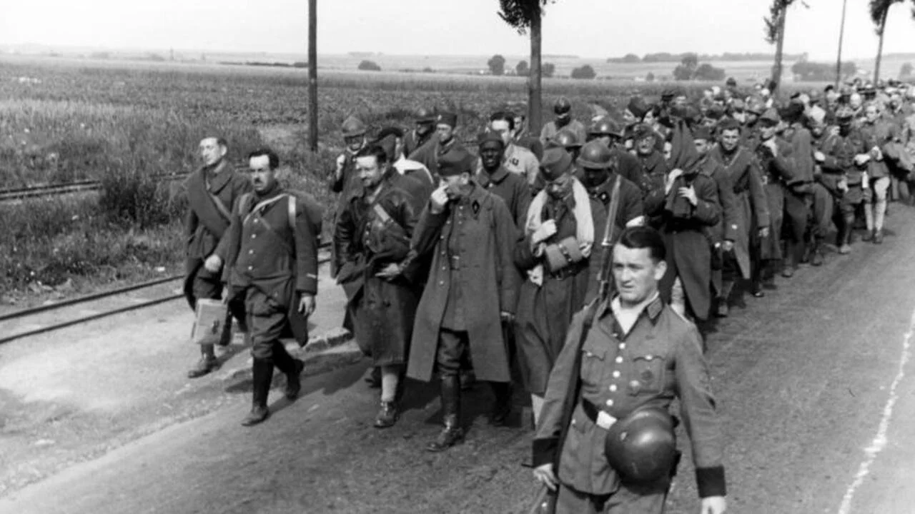 Bundesarchiv_Bild_121-0404,_Frankreich,_Französische_Kriegsgefangene.jpg