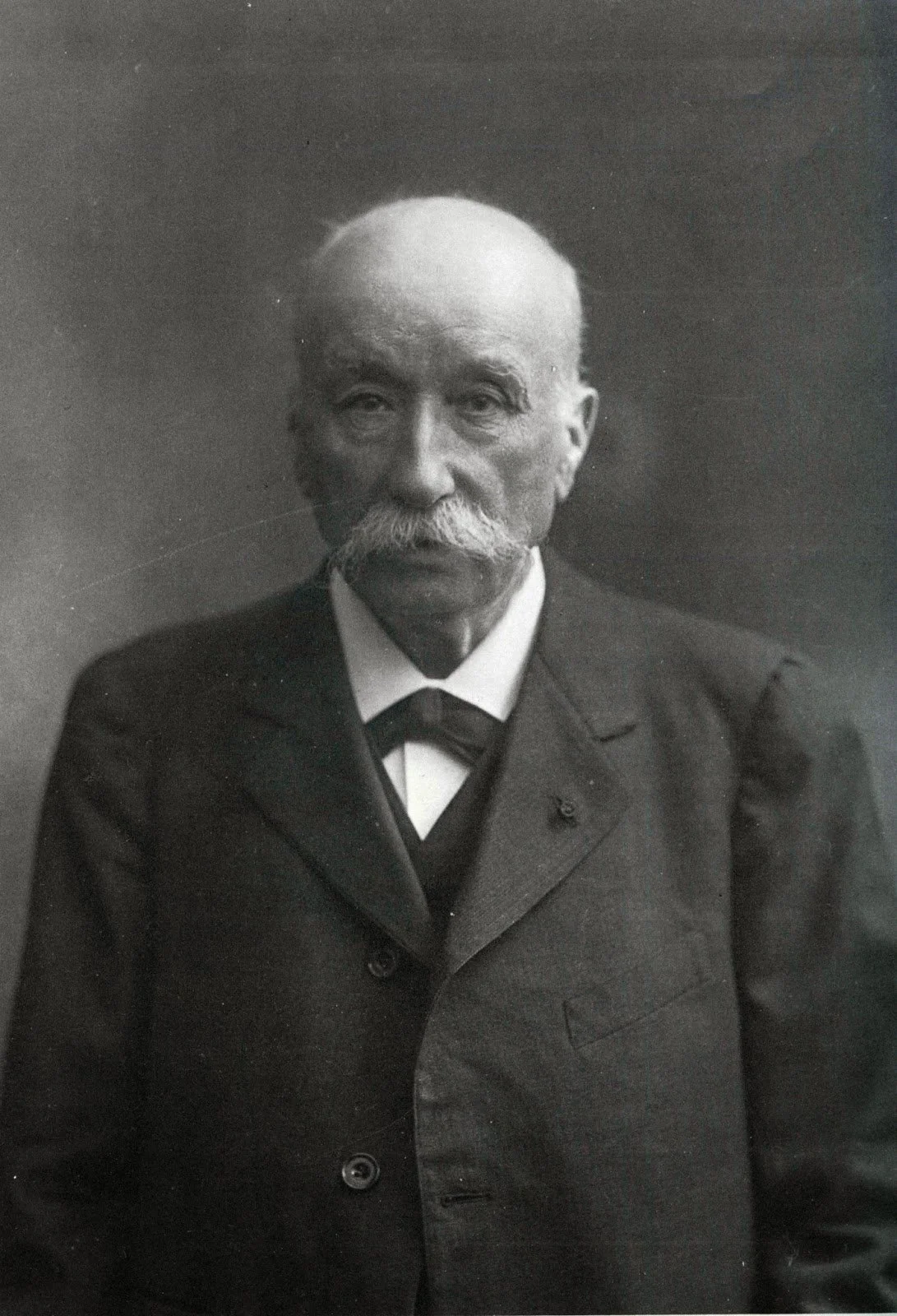 Photo 3 Clément Ader vieux crédit Musée Clément Ader.jpg
