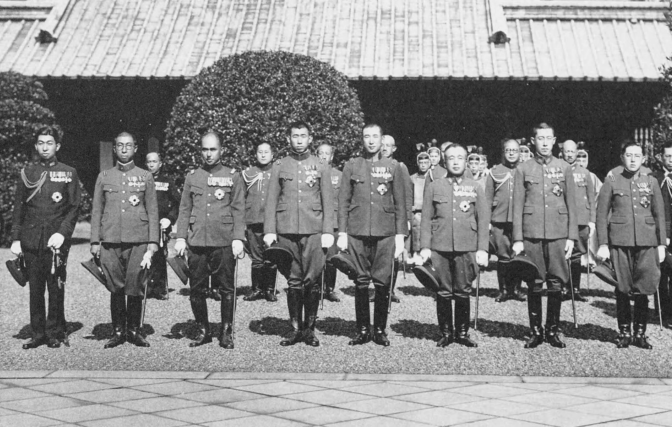 Japan_&_Korea_Imperial_family_Yasukuni_1938-10_(cropped).jpg