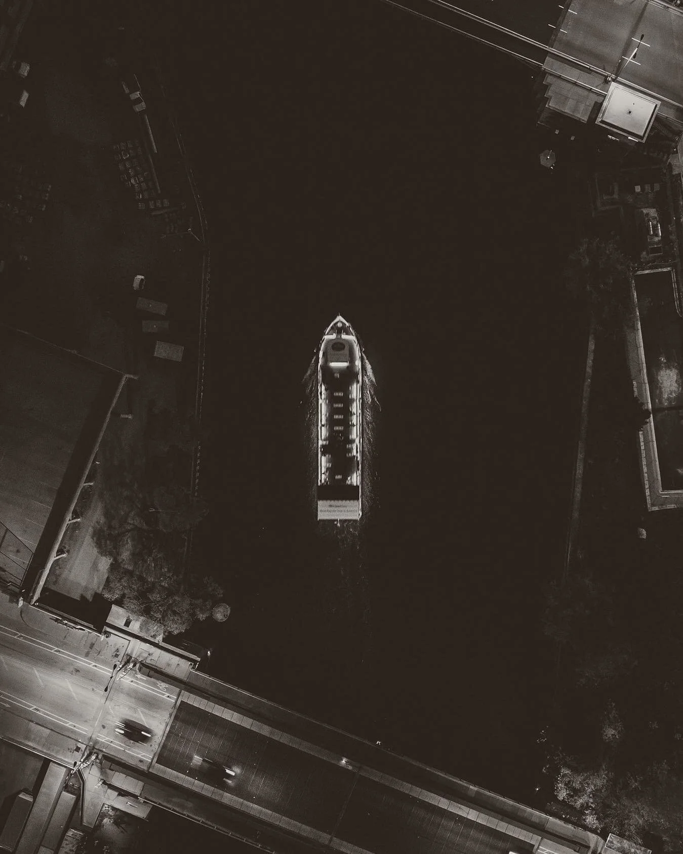 - Through The Bridges -
⠀⠀⠀⠀⠀⠀⠀⠀⠀
⠀⠀⠀⠀⠀⠀⠀⠀⠀
#chitecture #mychicagopix #insta_chicago #urbanandstreet #chicagopulse #explorechicago #chicagoshot #igerschicago #thechieye #choosechicago #flippinchi #ig_chicagoland #chiarchitecture #likechicago #chicago