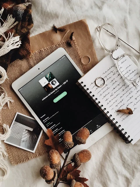 COLOURS WE KNOW BY HEART — AUTUMN PLAYLIST — 09/17.