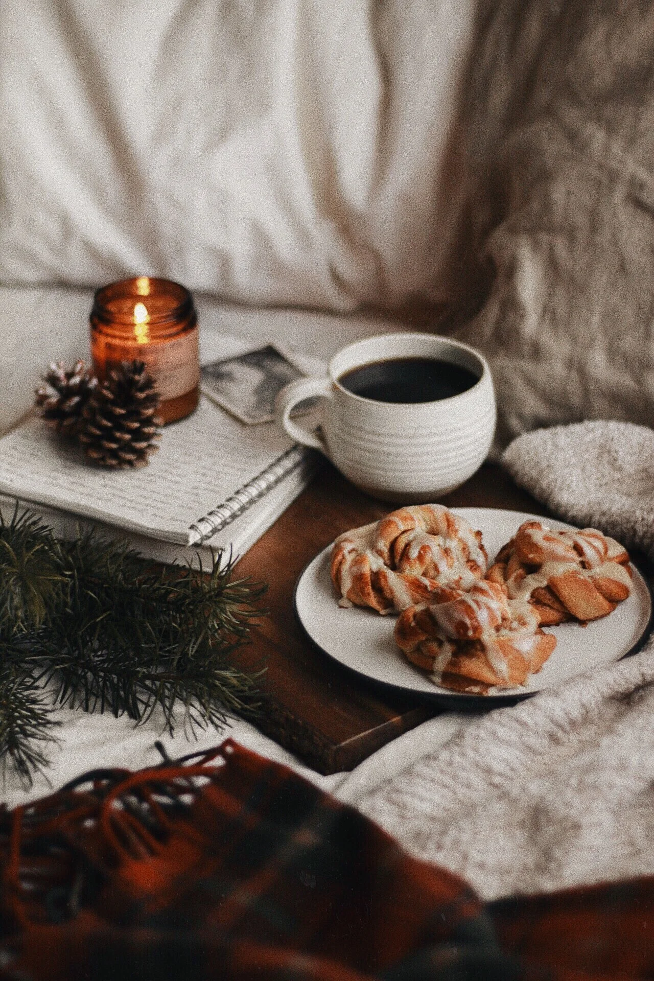 THE BEST GINGERBREAD BUNS. 