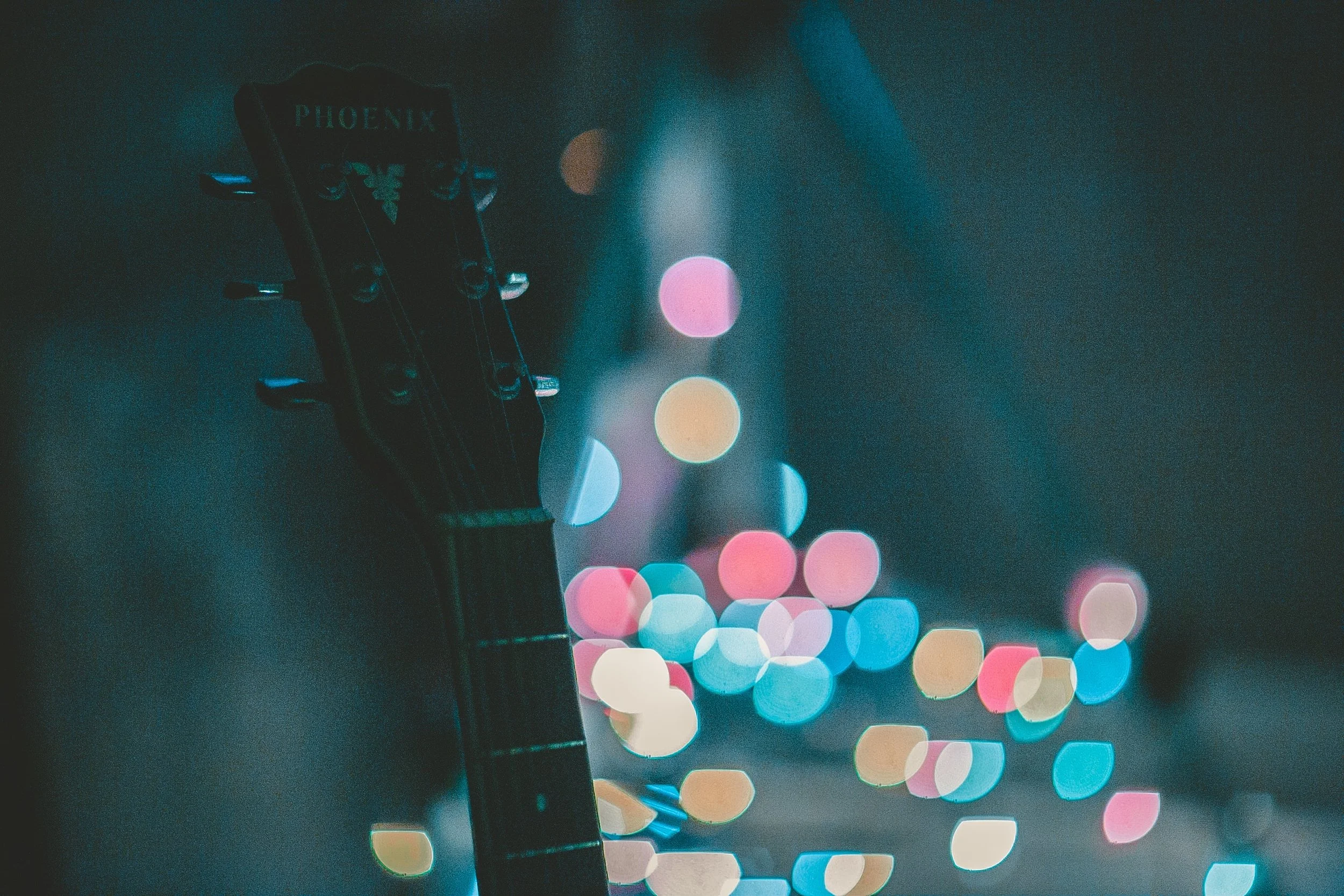 bokeh-guitar-macro-2322727.jpg
