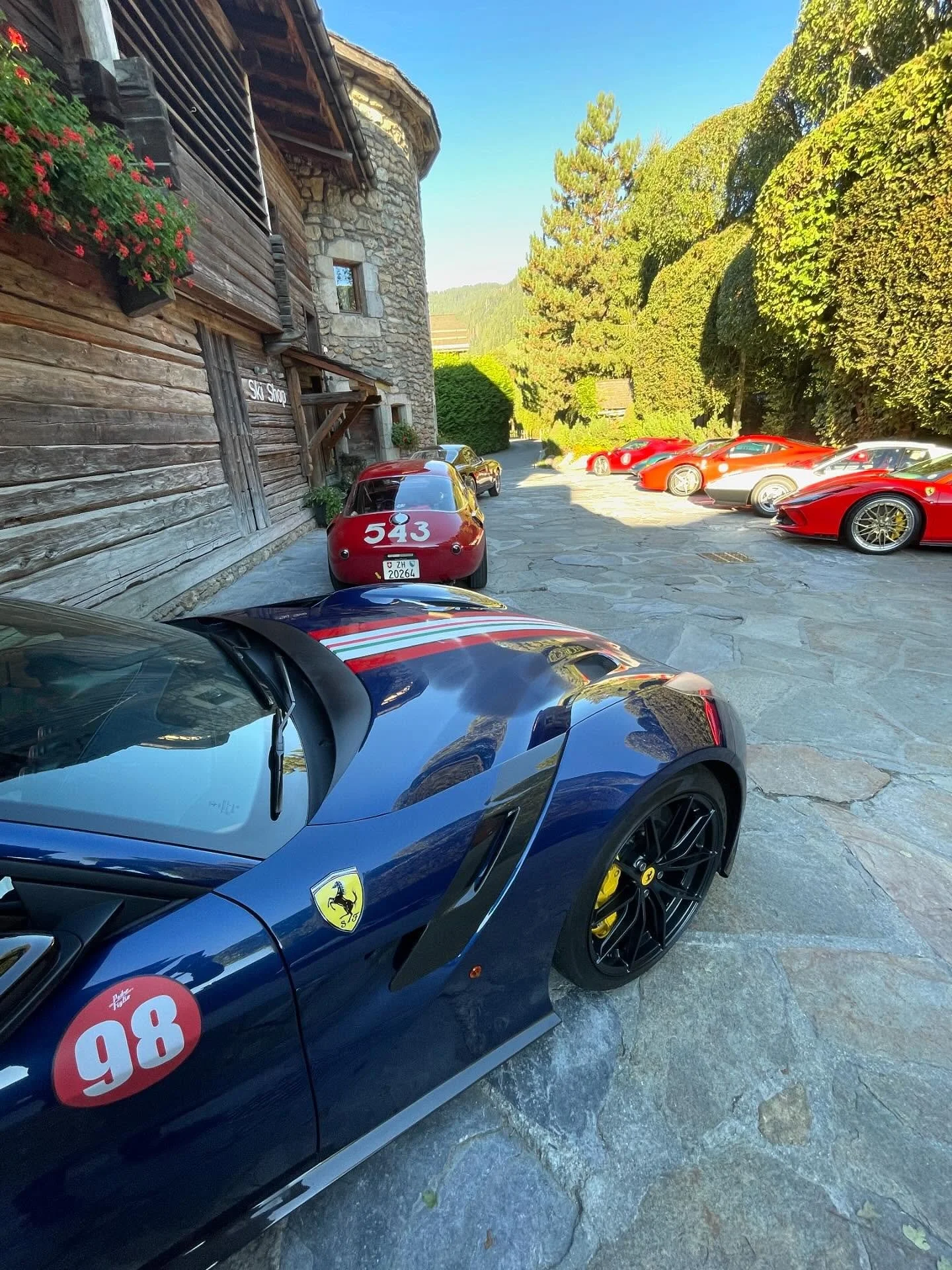 ➖D DAY➖

Gooood morning from Megeve&hellip;
-
Carte postale de Megeve&hellip;
.
.
.
#happyfewracing #ferrari #padrefiglio #padrefiglia #padrefigliorally #padrefigliarally #ferrarirally #ferraridriver #ferrarilife