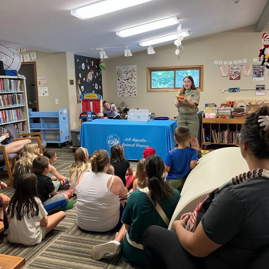 Thank you Megan from @jr_aquatic_animal_rescue for showing us some of the amazing animals your team cares for including Jake from State Farm the bearded dragon, Pan the milk snake, and Abby the red-tailed boa! 

Thank you @thepizza_parlor for providi