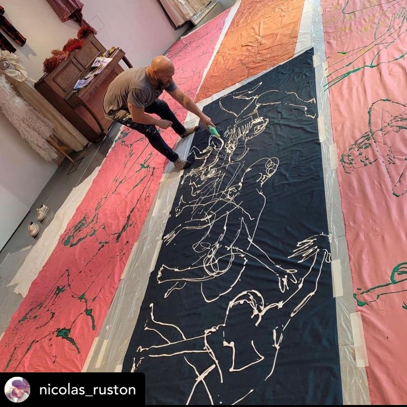Love the striking sense of motion in these new works created by Nicolas Ruston in a recent live art painting session with Lulu Liu couture design at Artytude.
.
@nicolas_ruston I made some new paintings recently - The paintings are a collab with fash