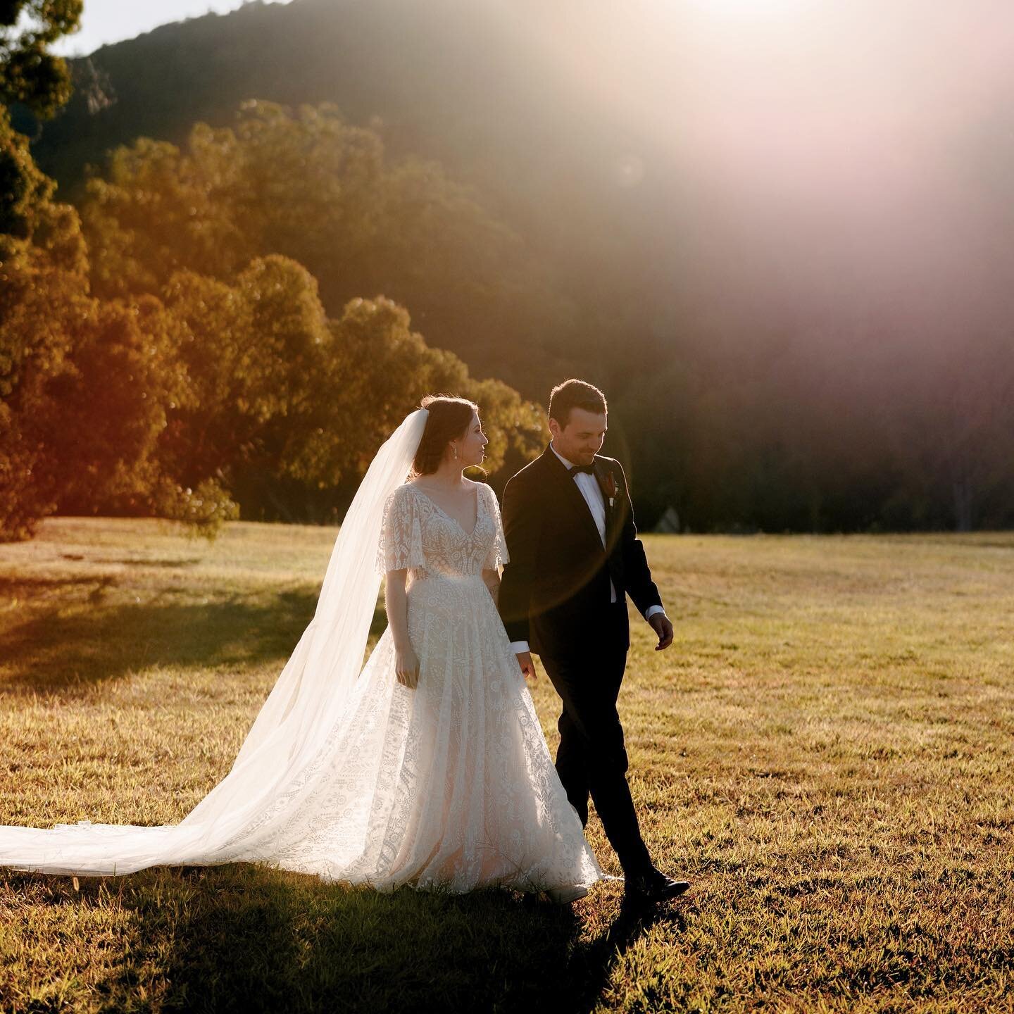 Planning a wedding? Be sure to schedule some golden hour photo time. Makes for dreamy flattering perfection.
