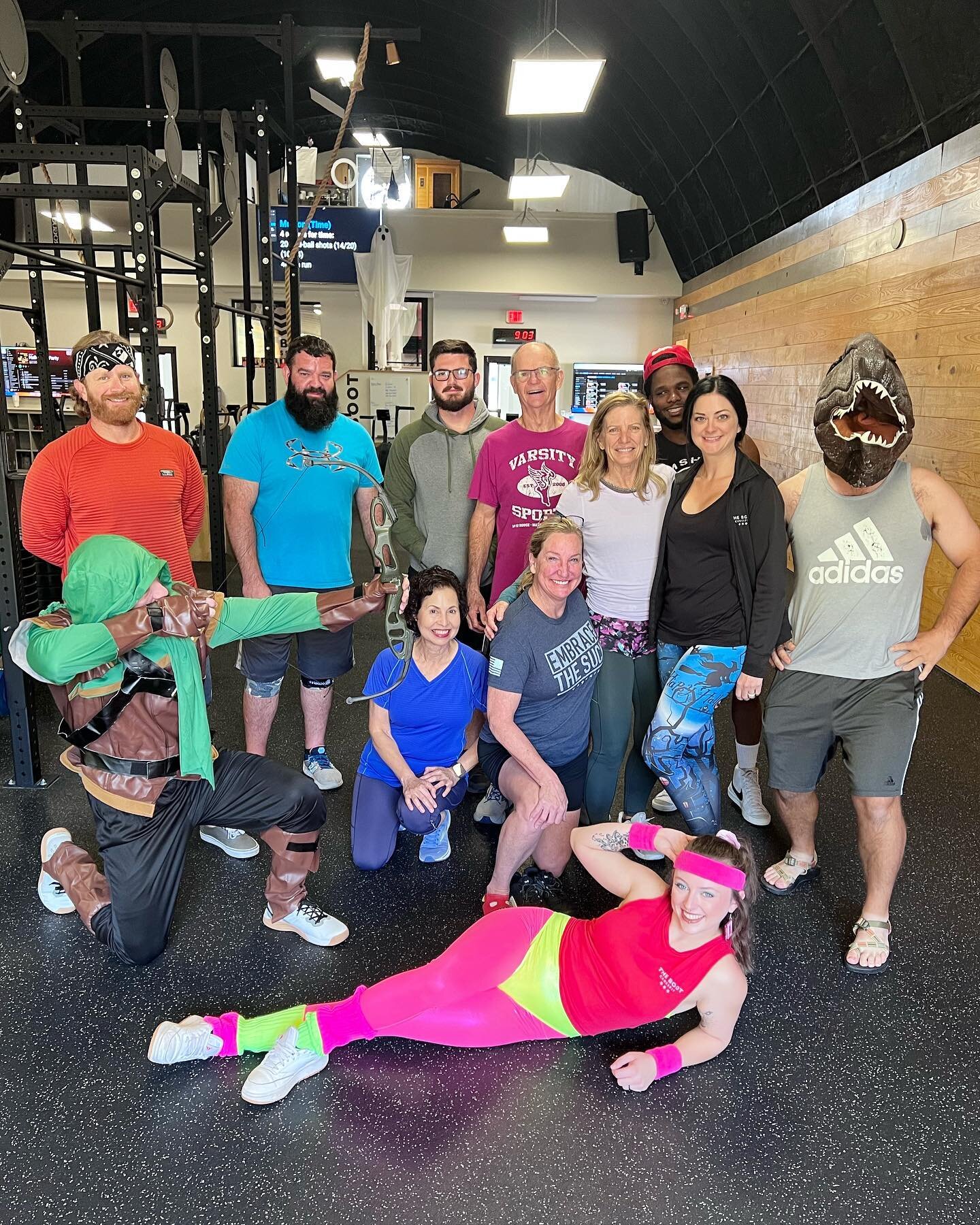 If you can&rsquo;t tell&hellip;we&rsquo;ll take any opportunity to have a little fun 🤣👻 
&bull;
Thanks to all the athletes who came and made our costume WOD fun (and even hit PRs along the way 😮&zwj;💨)! 
&bull;
See you in 2 weeks for Friendsgivin