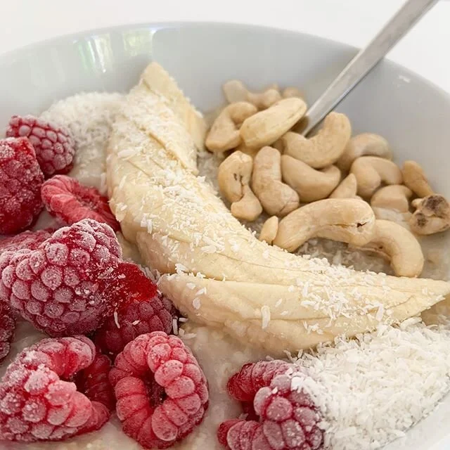 ⟡ rituals + adapt

les adaptog&egrave;nes sont cette cat&eacute;gorie de plantes m&eacute;dicinales qui permettent au corps de s&rsquo;adapter au stress + r&eacute;&eacute;quilibrer le syst&egrave;me hormonal. aujourd&rsquo;hui, j&rsquo;utilise le sh