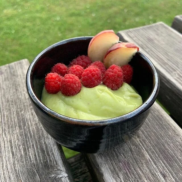 ⧊ healthy food for your sacred temple | cream to ease

cette aprem, je te partage une cr&egrave;me d&eacute;licieuse et simplissime. douce et onctueuse, elle r&eacute;&eacute;quilibre pitta et vatta tout en augmentant kapha.

pr&eacute;par&eacute;e e