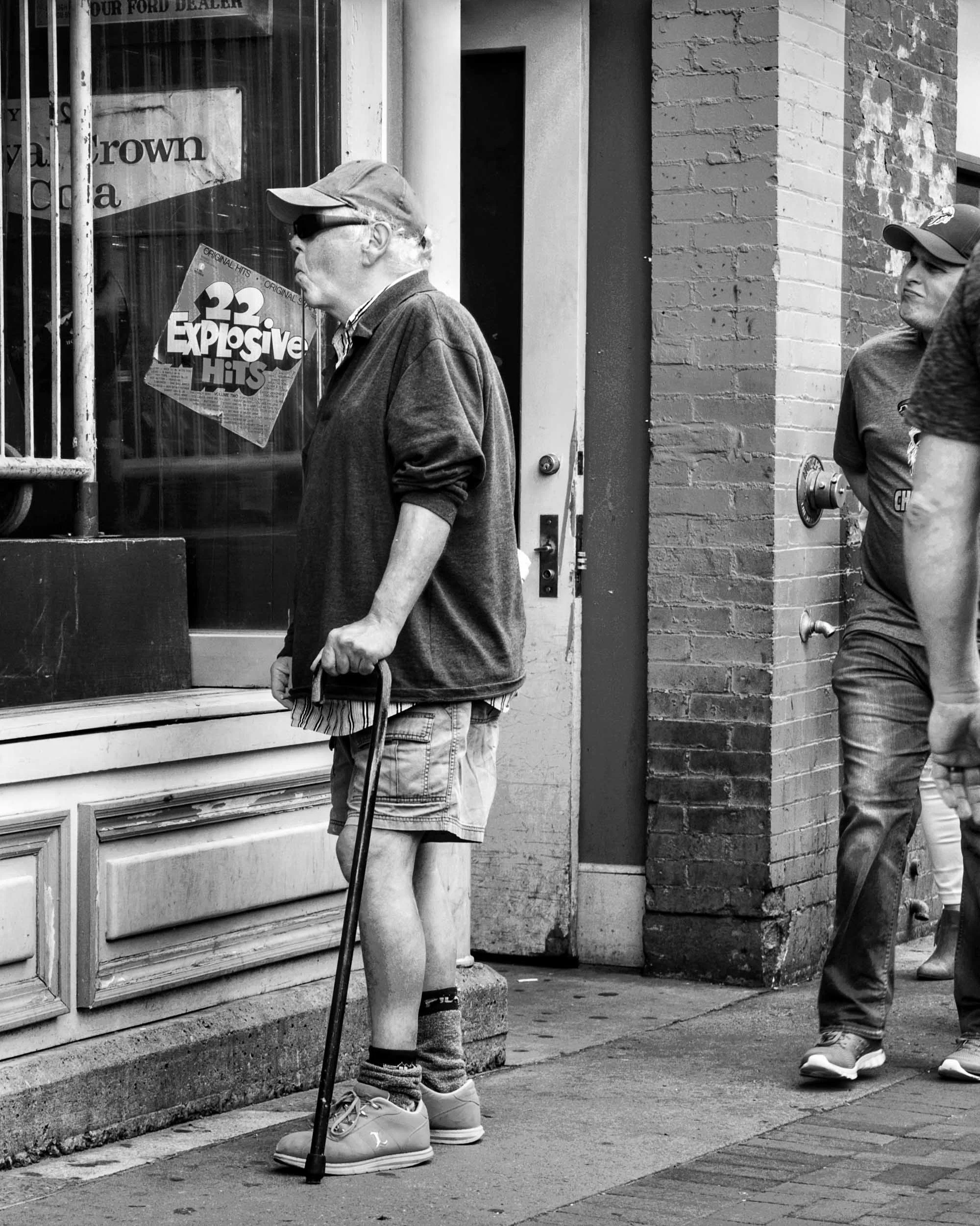 The fellow on the right adds to the sense that there is something interesting to see.