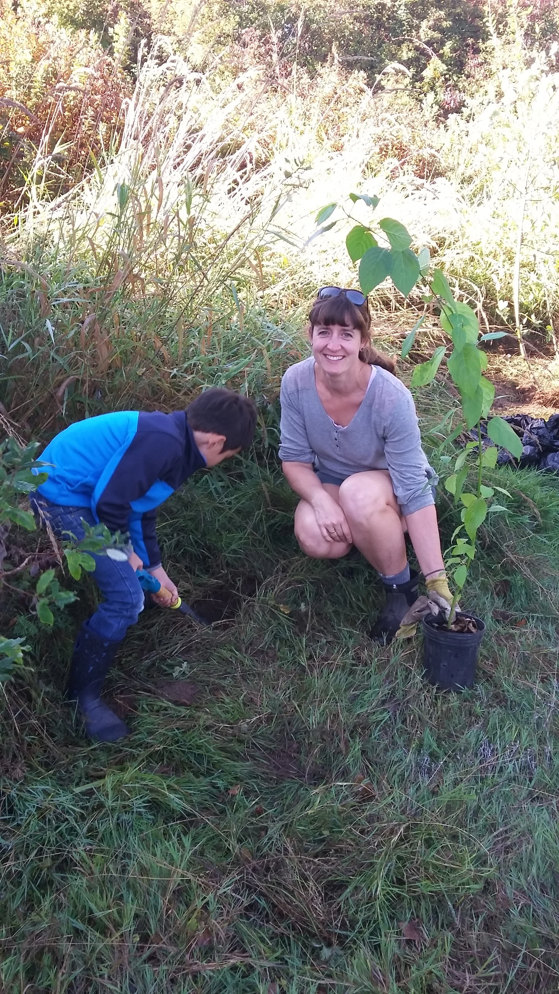 Planting riparian species at Somenos Creek - Photo by Elizabeth Aitken