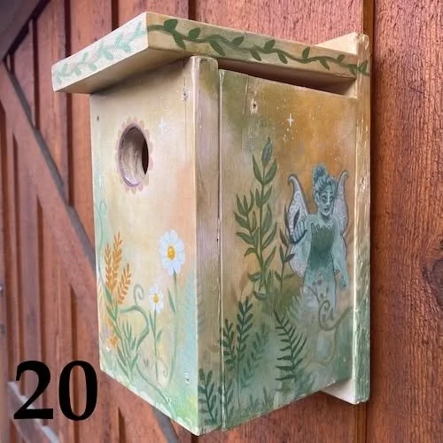 If you haven't bid on your favourite box yet, now's the time! There's only 9 days left until bidding closes on all 27 artist-painted nest boxes. https://m.elevateauctions.com/wildwingsnestboxes

But perhaps you haven't found your favourite yet? It co