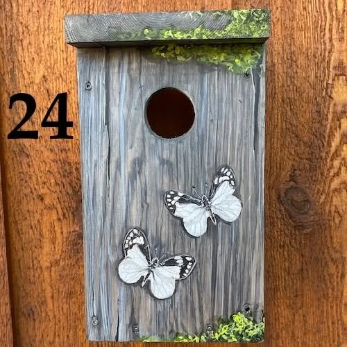 Our artist-painted nest box auction is quickly coming to an end! Just 5 days left to secure your favourite nest box https://m.elevateauctions.com/wildwingsnestboxes

These last four boxes are definitely not least. Jennifer Hedge (24) painted butterfl