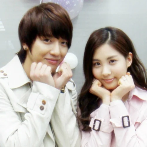 How do Juhyun and Yonghwa connect?