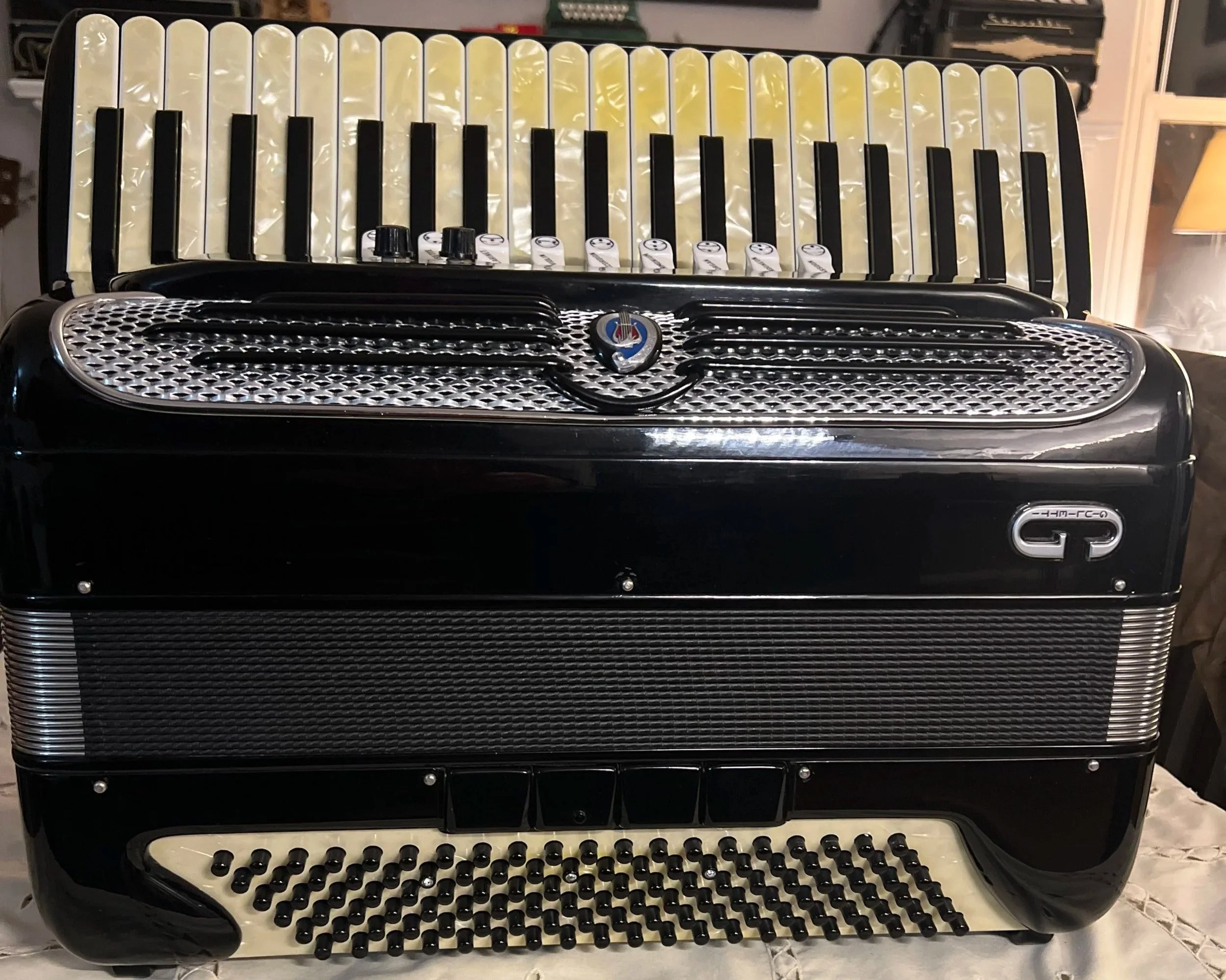 Giuletti F 94 120 Bass Accordion Amplficiation piano keys wet tuning musette accordeon fisarmonica full size quarter inch input amplification amplifier Italian made black professional German Music registers Italy band musician reeds buttons button