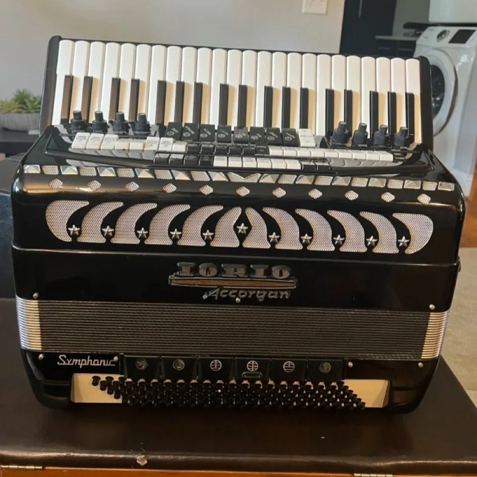 Iorio Accorgan Symphonic MIDI electronic accordion fisarmonica Italian reeds MIDI 120 bass black piano keyboard 120 bass tango accordeon music musician starts registers stops block size large loud vintage mariachi cumbia cordovox band bands musicians