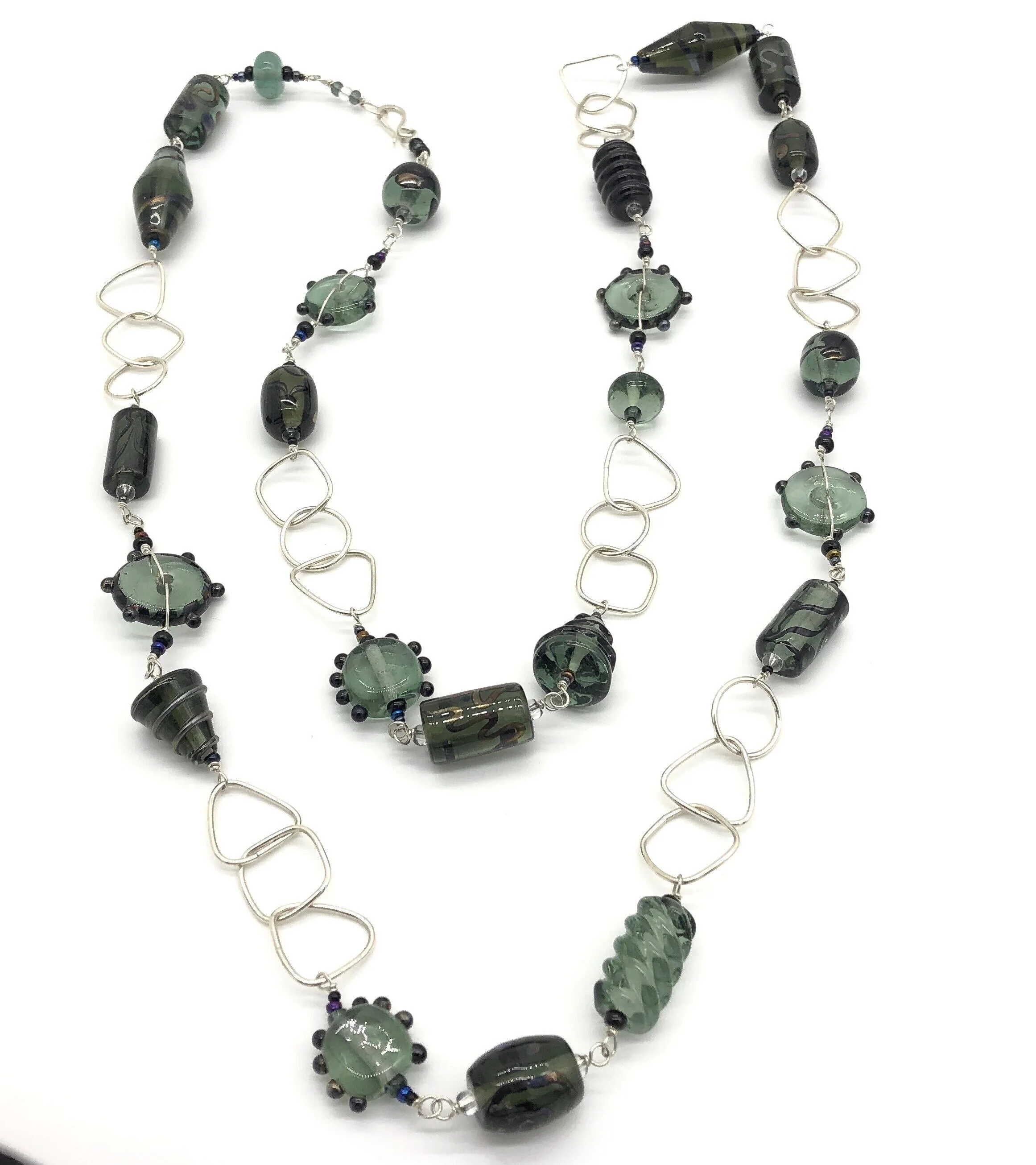 Long Necklace in Gray/Silver Black