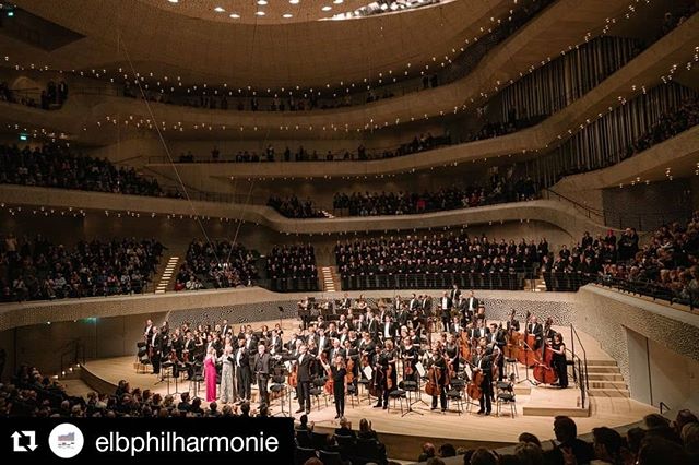 Big thanks to @thecbso!!! They aways make me feel at home, no matter where we are.! Thanks to the @elbphilharmonie for making me love Hamburg even more!
.
#operasingersofinstagram #singersofinstagram #classicalmusic #achildofourtime #michaeltippett ・