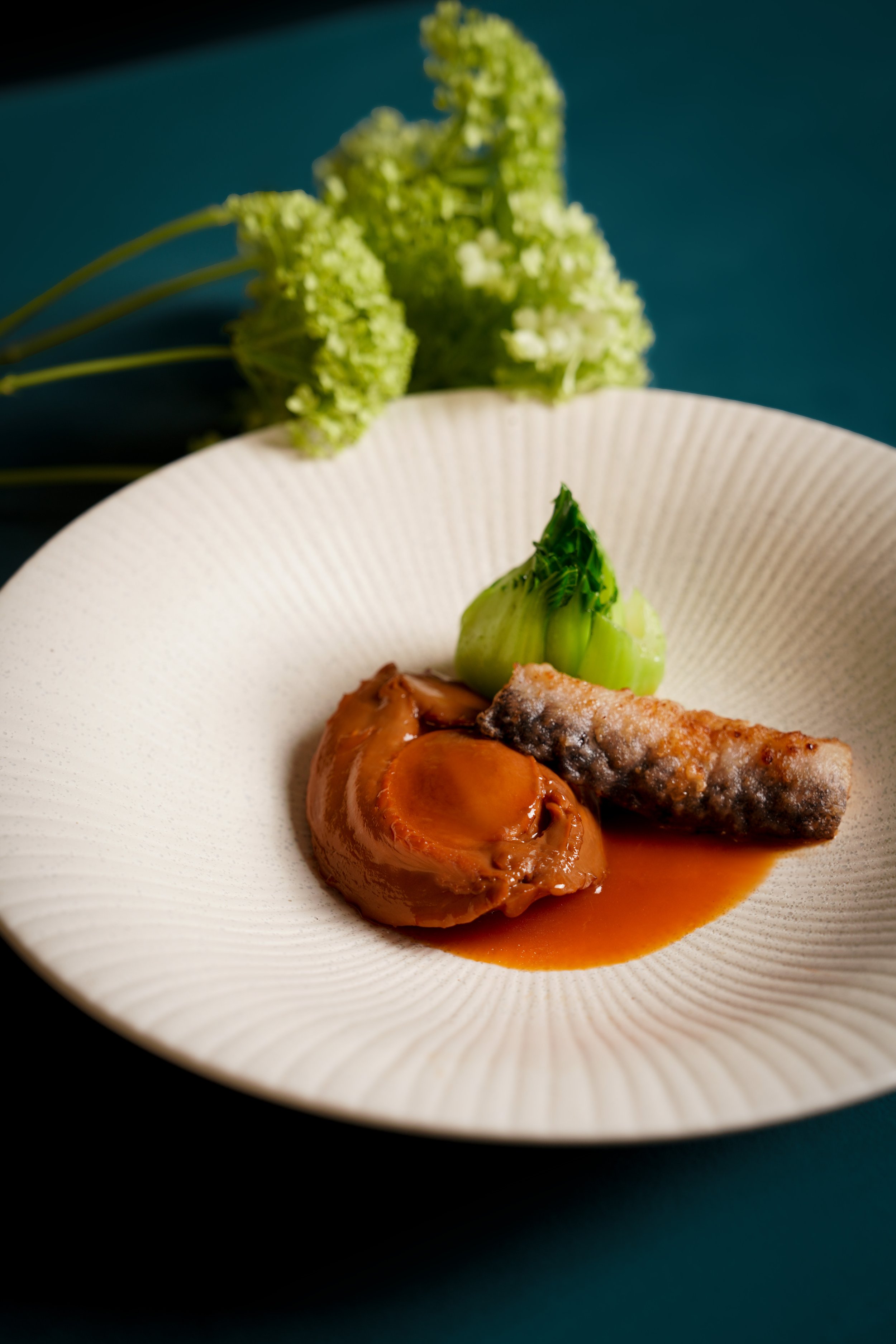 Braised Abalone (10 heads) and Fried Sea Cucumber in Abalone Sauce 十頭鮑魚脆婆參.jpg