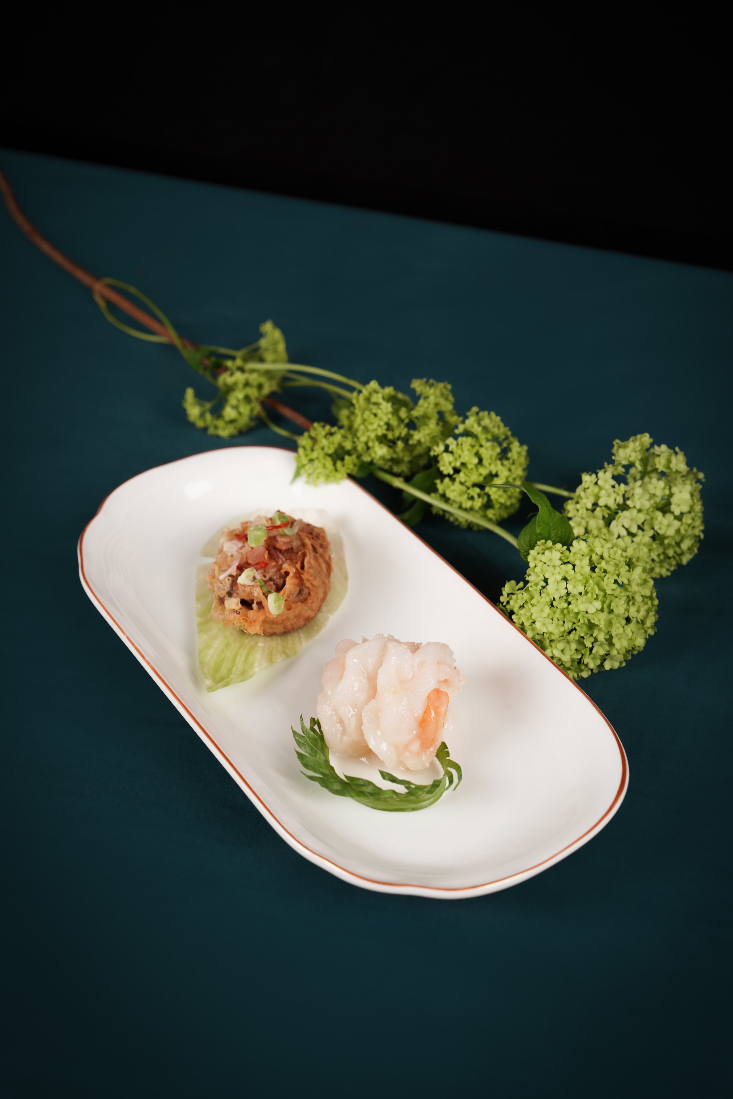 Sautéed Prawn and Fried Oyster with Seven Spices 玻璃蝦球伴七味金蠔.jpg