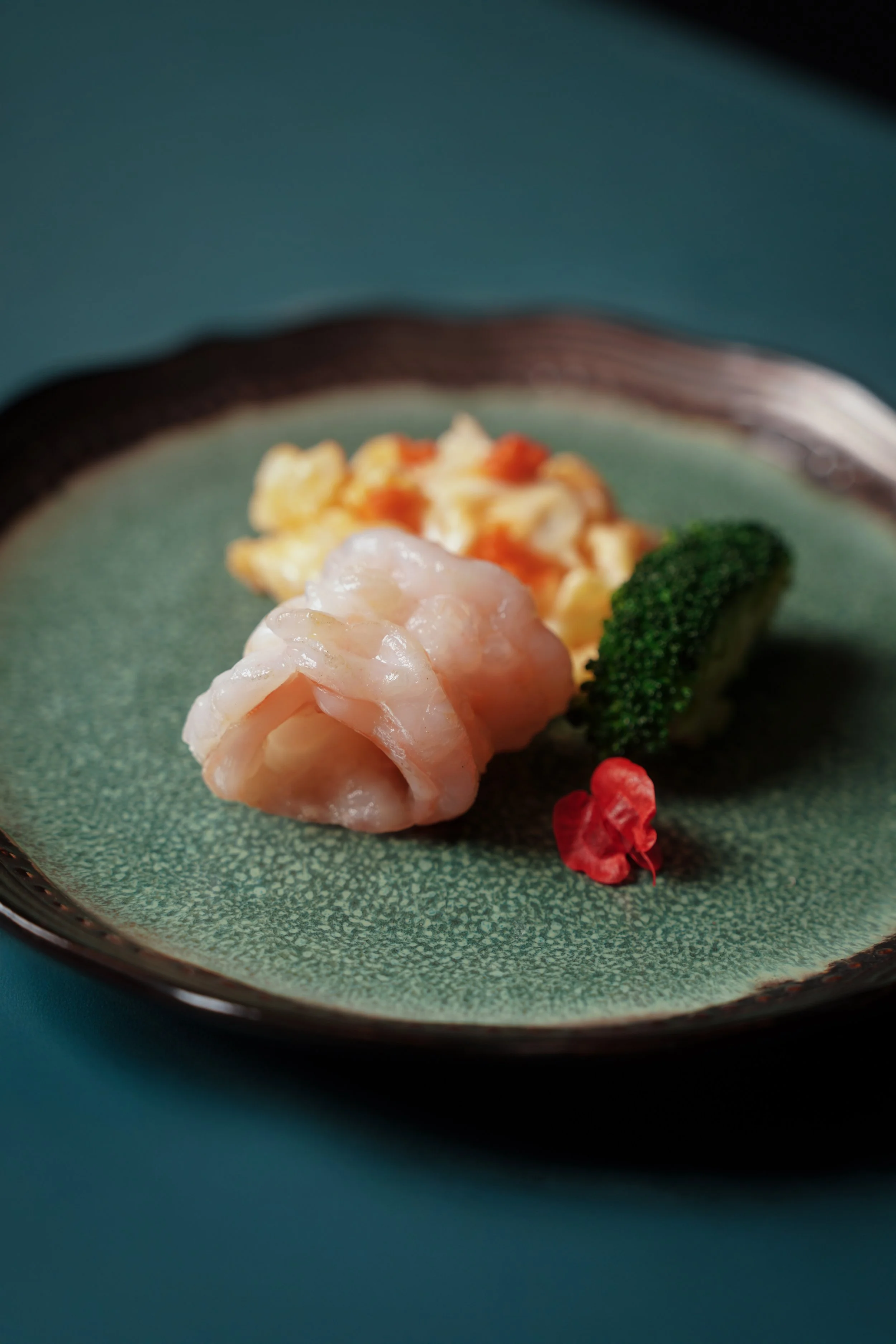 蟹皇芙蓉蝦球 Sautéed Prawns with Egg White and Crab Roe Sauce.jpg