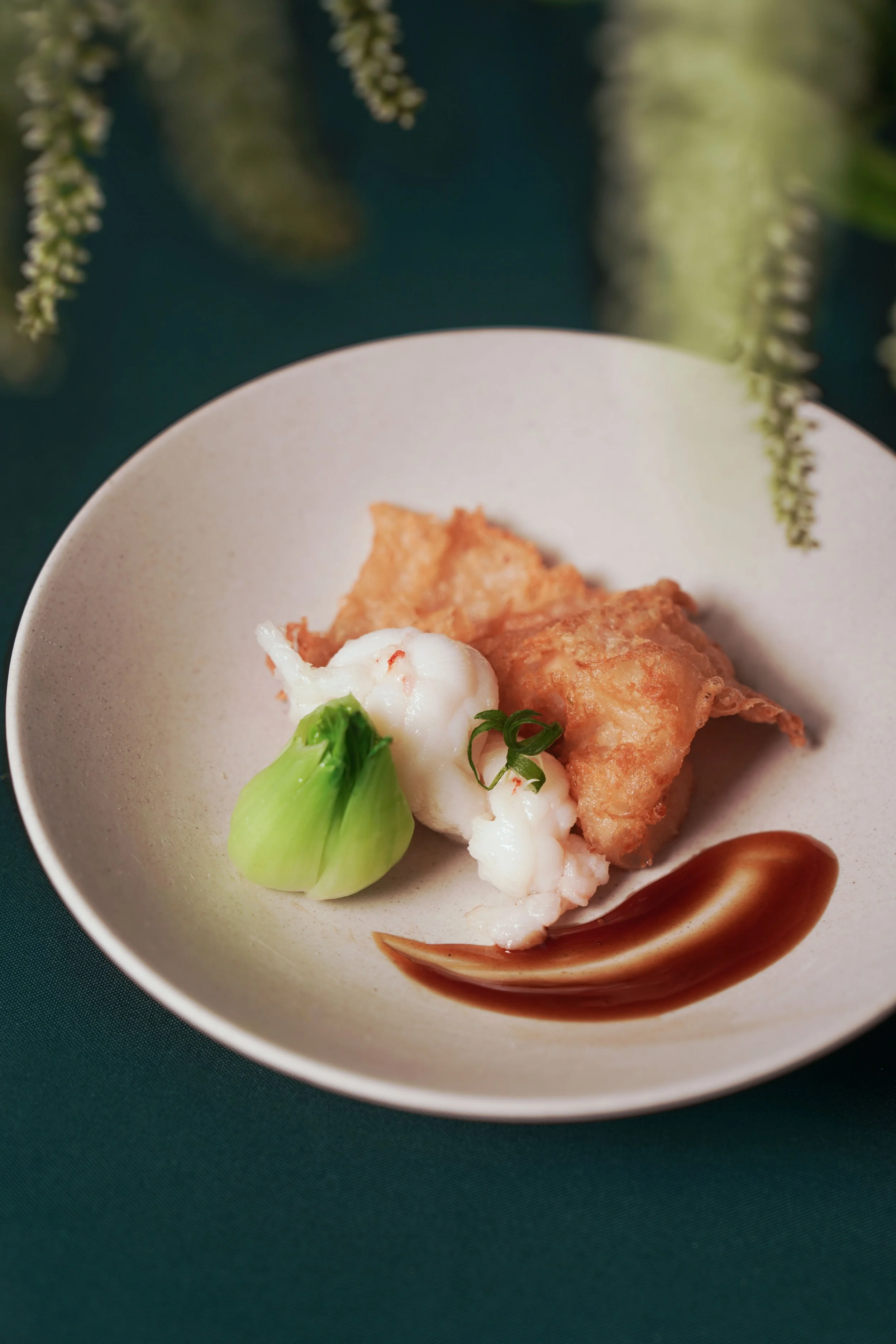 翠玉蟠龍伴脆皮花膠 Sautéed Lobster Meat with Fried Crispy Fish Maw 01.jpg