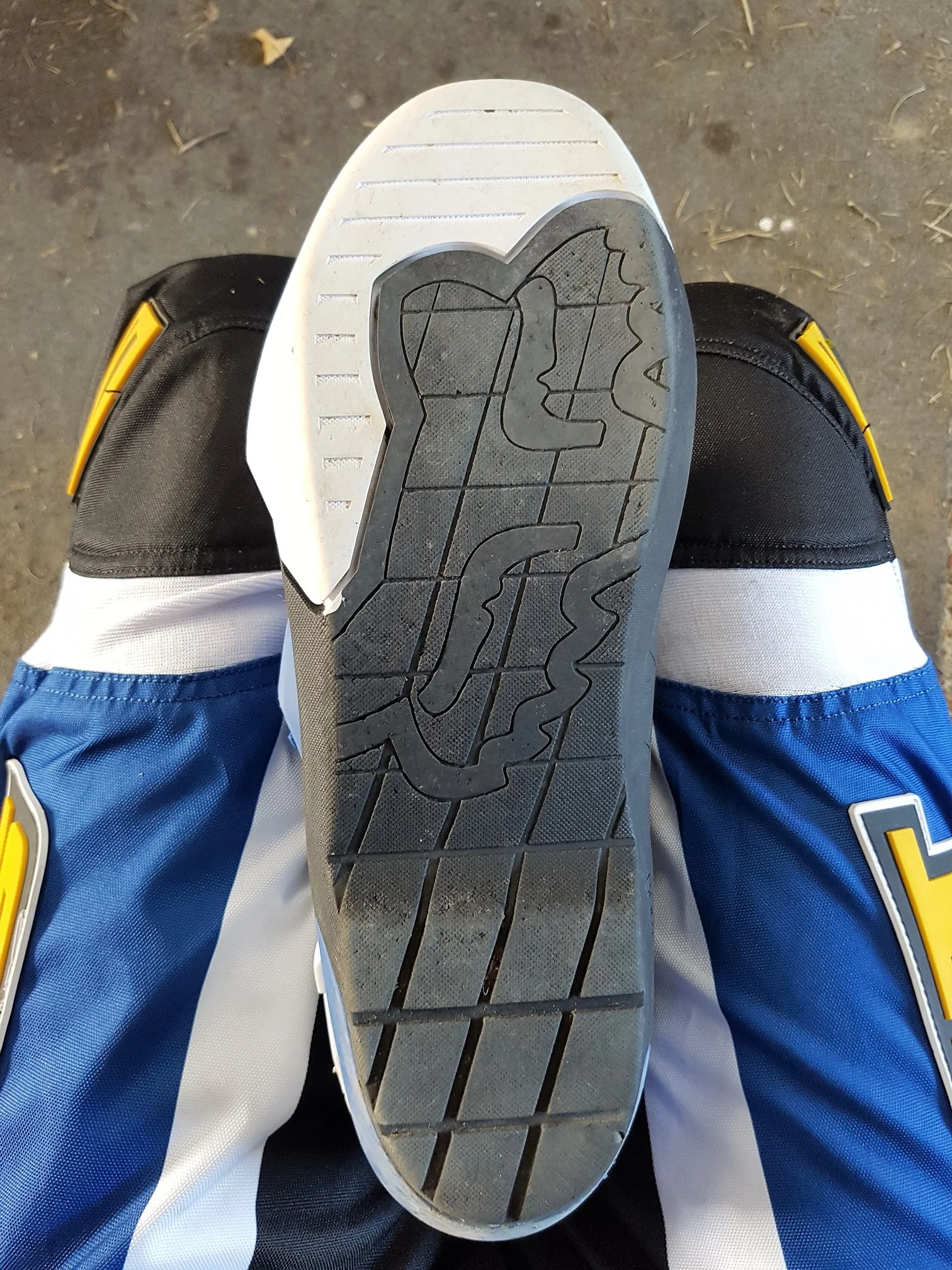 The sole of the 180 isn’t going to do you any favours in slippery muddy conditions, but the DURATAC sole sticks to the pegs like glue