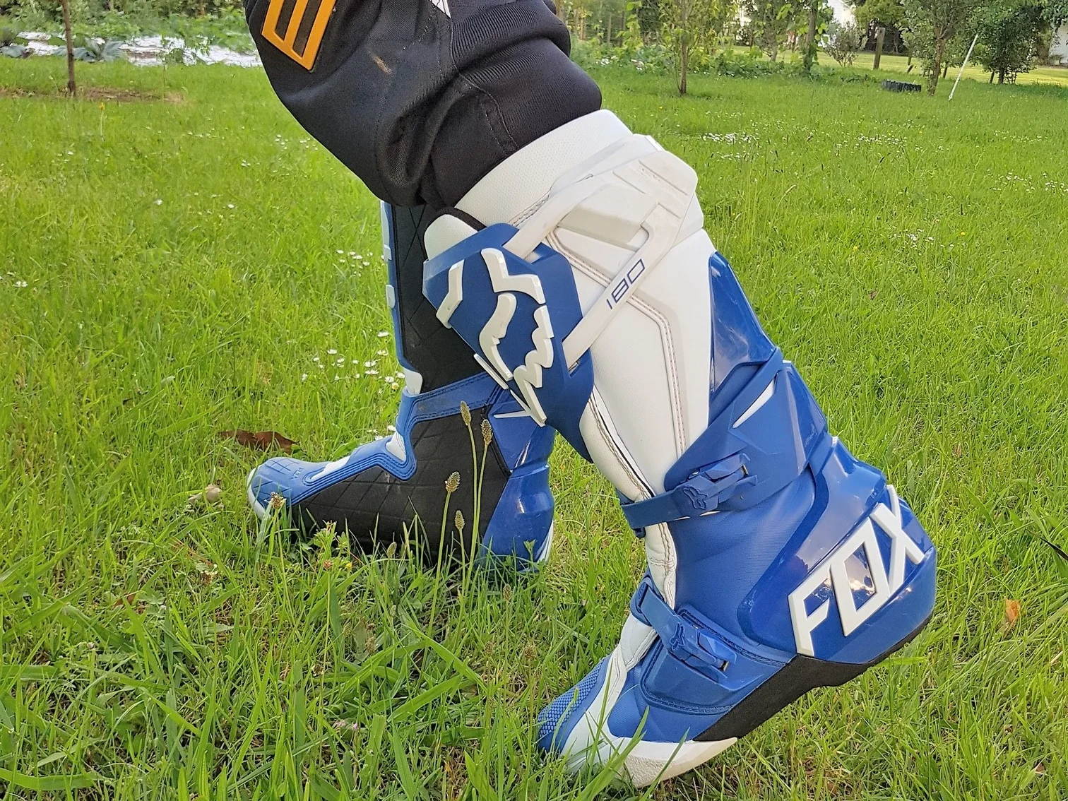 Easy enough to walk around in all day without too much discomfort