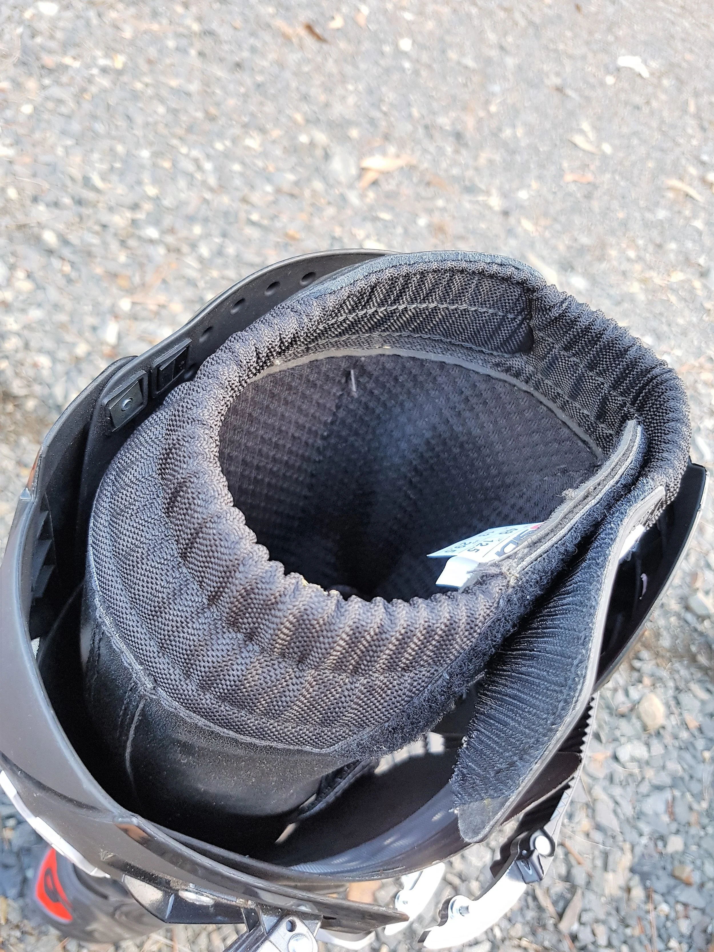 the gator around the top helps stop debris get into the boot