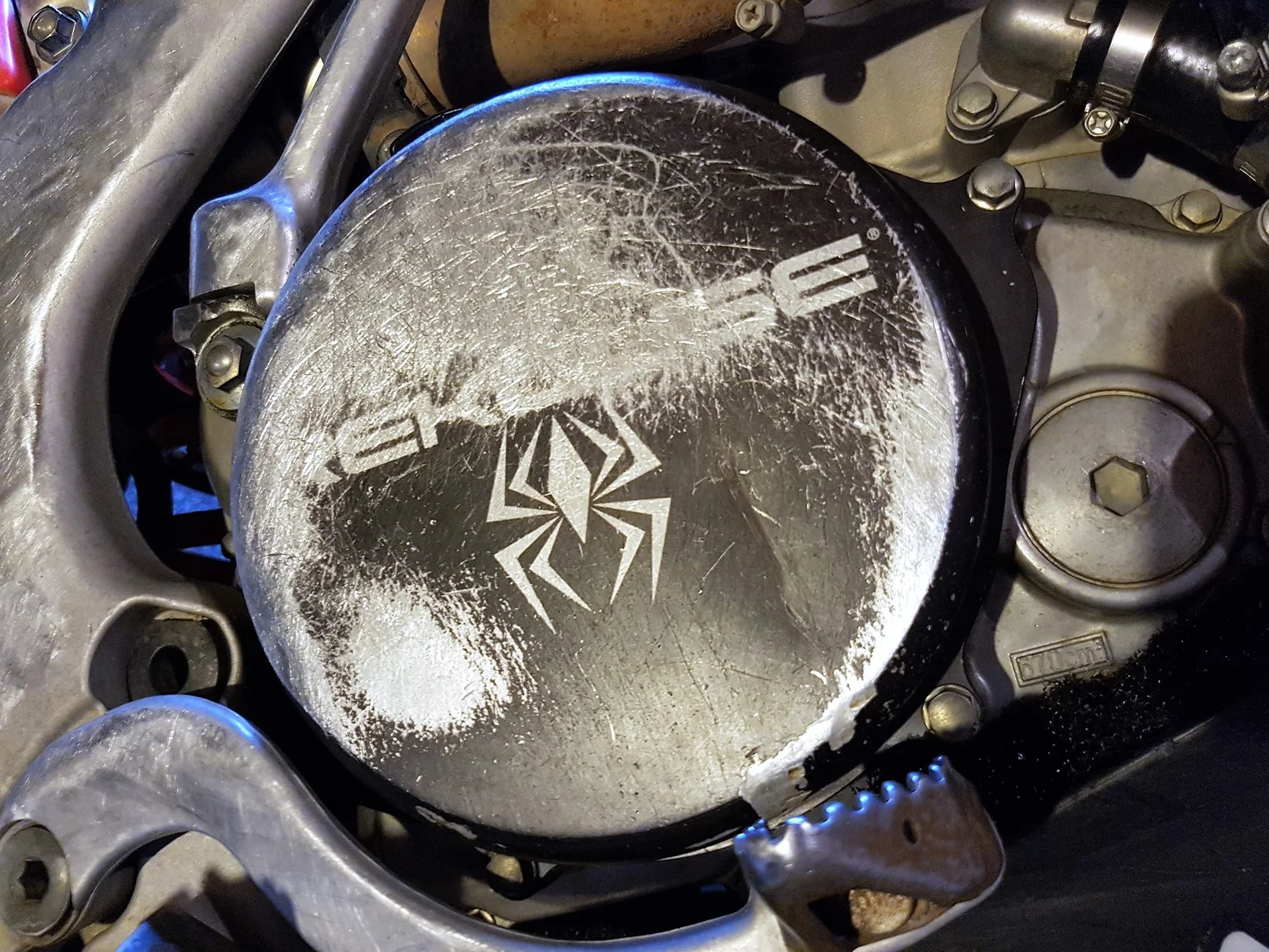 After two seasons and a shit load of riding, the clutch cover is looking a little worse for wear but it still in perfect condition on the inside